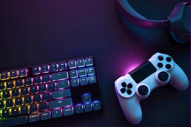 Gaming keyboard and controller